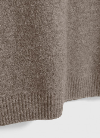 Вязаное платье из пряжи с шерстью