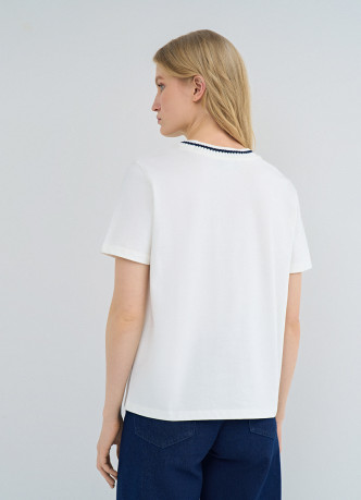 Футболка с вышивкой