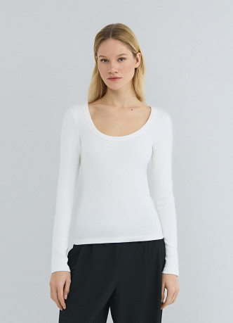 Приталенный лонгслив в рубчик