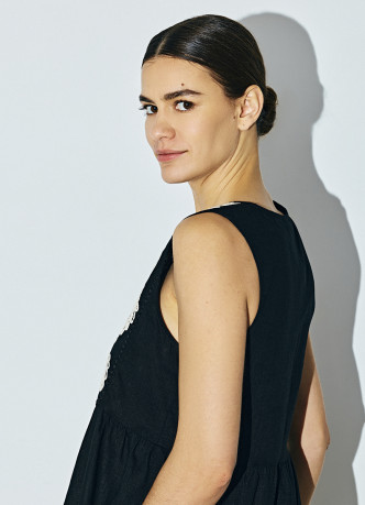 Топ с вышивкой и баской