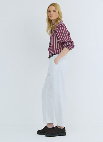 Чиносы с ремнём