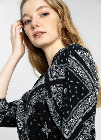 Платье с принтом «бандана»