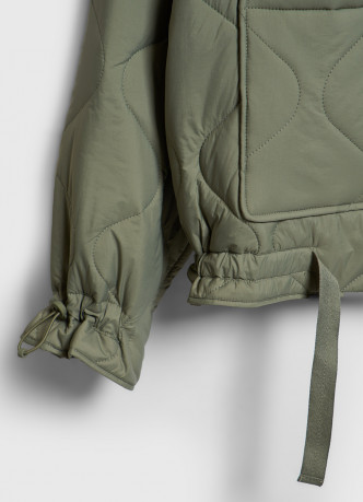 Утеплённая короткая куртка