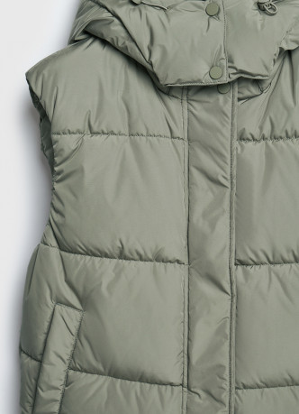 Жилетка с капюшоном