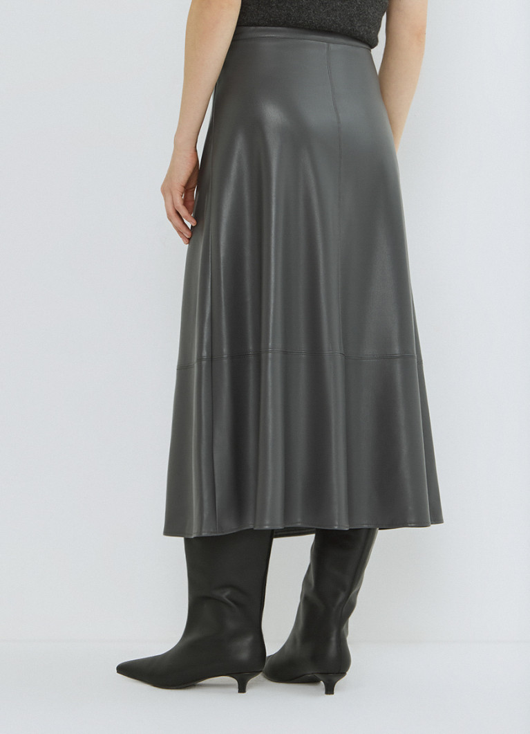 Keksa ayolning mushukining yaqindan surati