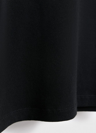 Приталенный лонгслив в рубчик