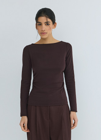 Лонгслив с вырезом лодочкой