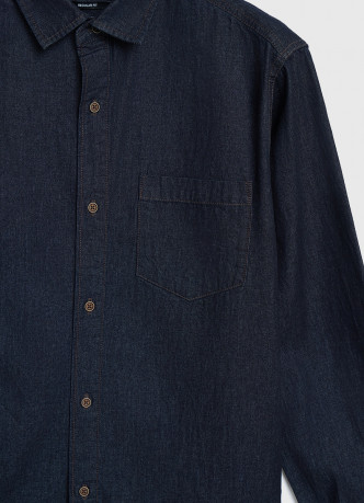 Джинсовая рубашка на пуговицах