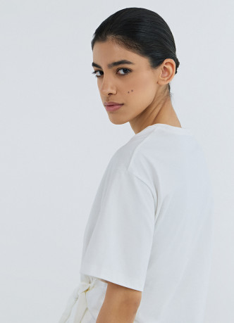 Футболка с декоративным узлом