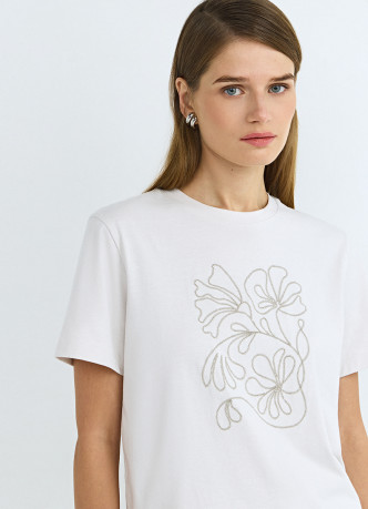 Футболка с цветочным декором