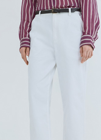 Чиносы с ремнём