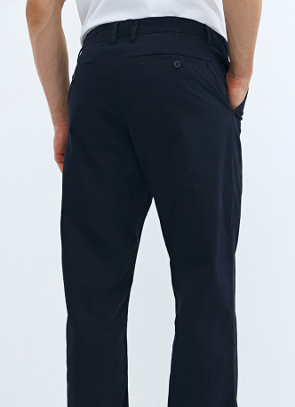 Базовые брюки-чиносы Regular