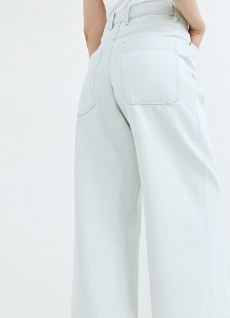 Широкие джинсы из плотного денима