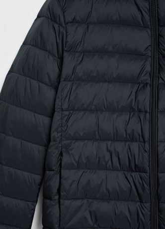 Утеплённая лёгкая куртка с воротником-стойкой