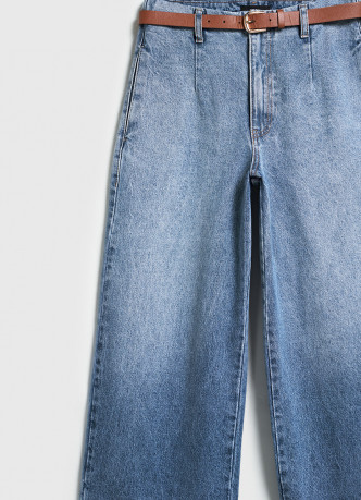 Широкие джинсы с высокой посадкой и ремнем