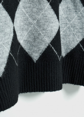 Джемпер с ромбами из пряжи с шерстью