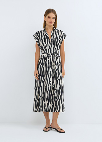 Приталенное платье-рубашка с принтом