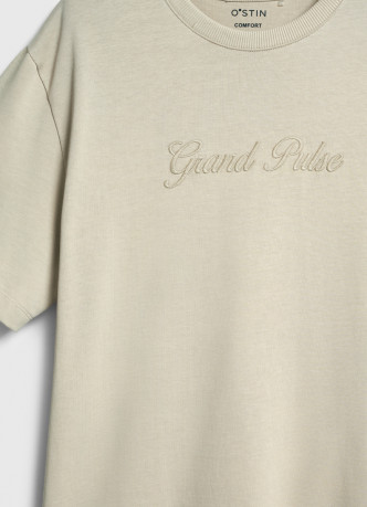 Футболка с текстовой вышивкой