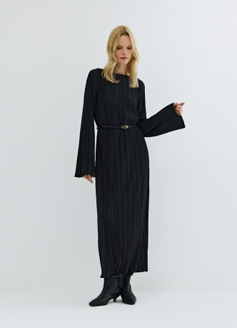 Трикотажное платье с ремнём