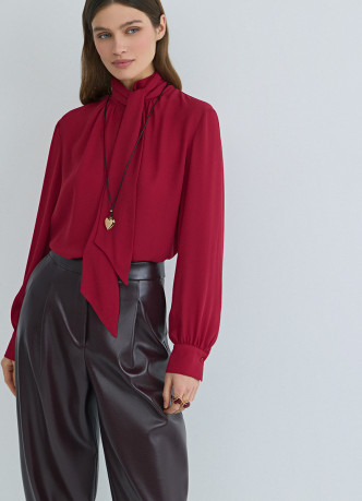 Блузка с шарфом