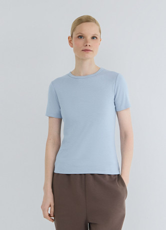 Приталенная футболка в рубчик