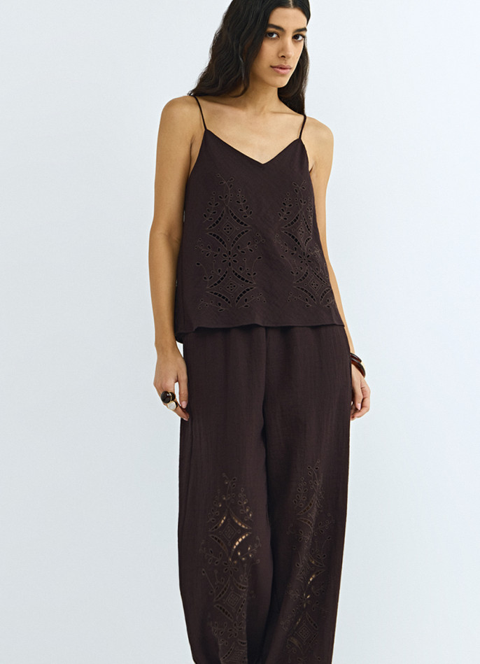 Брюки с вышивкой и эластичным поясом