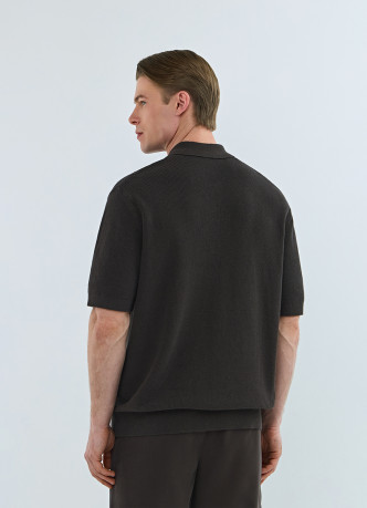 Поло из текстурной ткани с молнией