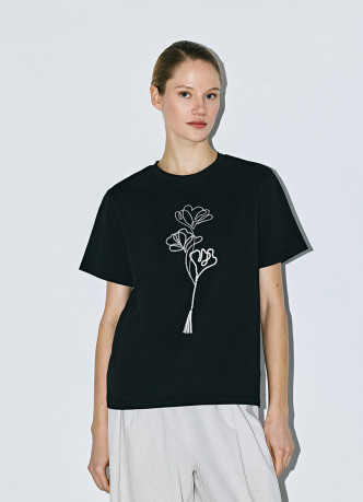 Футболка с цветочным декором