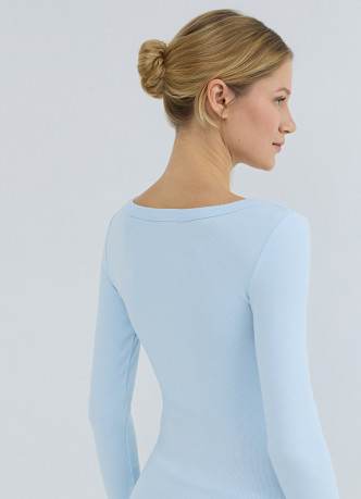 Приталенный лонгслив в рубчик