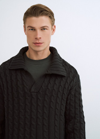 Вязаный джемпер поло с косами