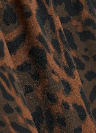 Свободные брюки с эластичным поясом и резинкой по низу