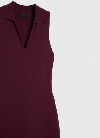 Вязаное платье с воротником-поло