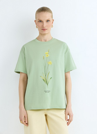 Футболка с цветочным принтом