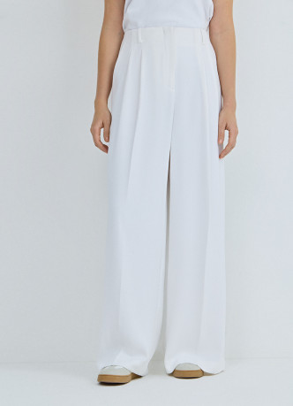 Прямые брюки со складками