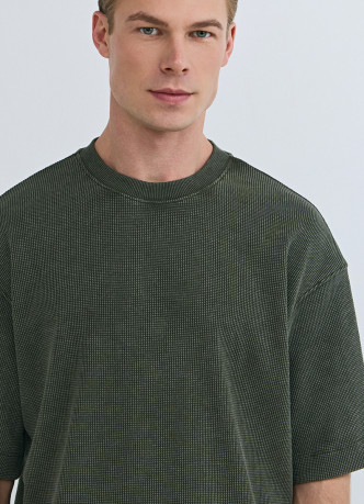Футболка из структурной ткани
