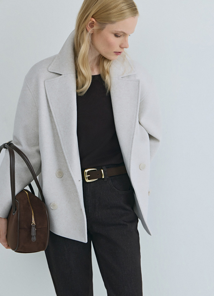 Короткое двубортное пальто