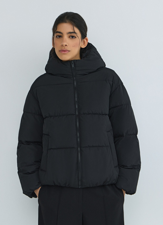 Утеплённая куртка с капюшоном