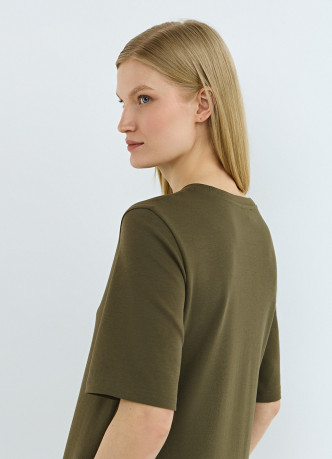 Платье-футболка с разрезом