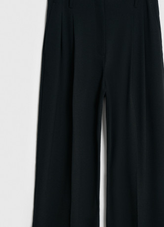 Прямые брюки со складками