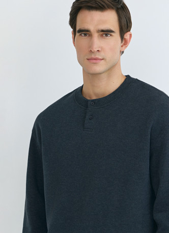 Свитшот с вырезом хенли