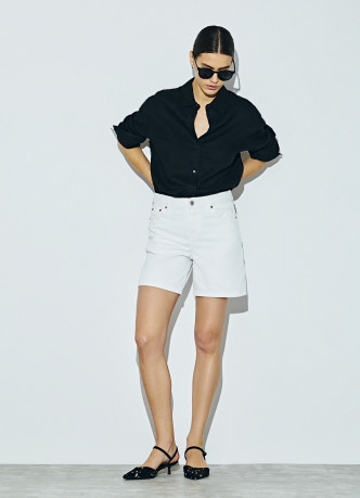 Короткие джинсовые шорты