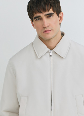 Утеплённый бомбер с отложным воротником