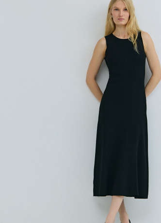 Вязаное платье с расклёшенной юбкой