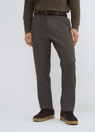 Чиносы с ремнём