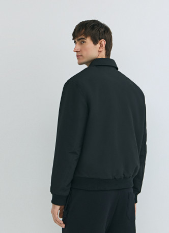 Утеплённый бомбер с отложным воротником