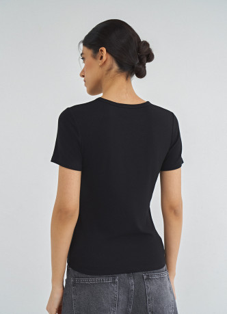 Приталенная футболка в рубчик