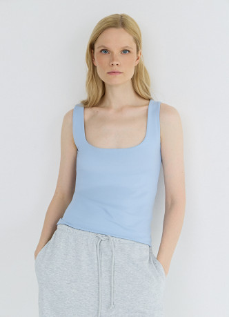 Топ с широкими бретелями