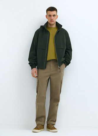 Ветровка с потайным капюшоном