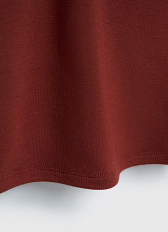 Трикотажный топ с бусами