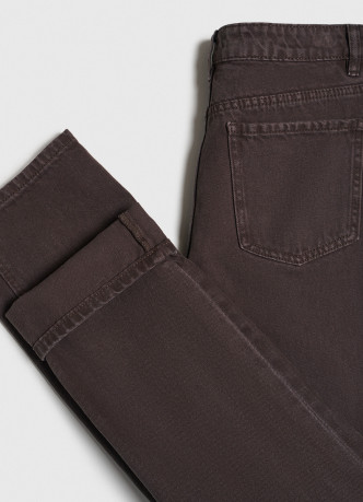 Прямые джинсы со средней посадкой